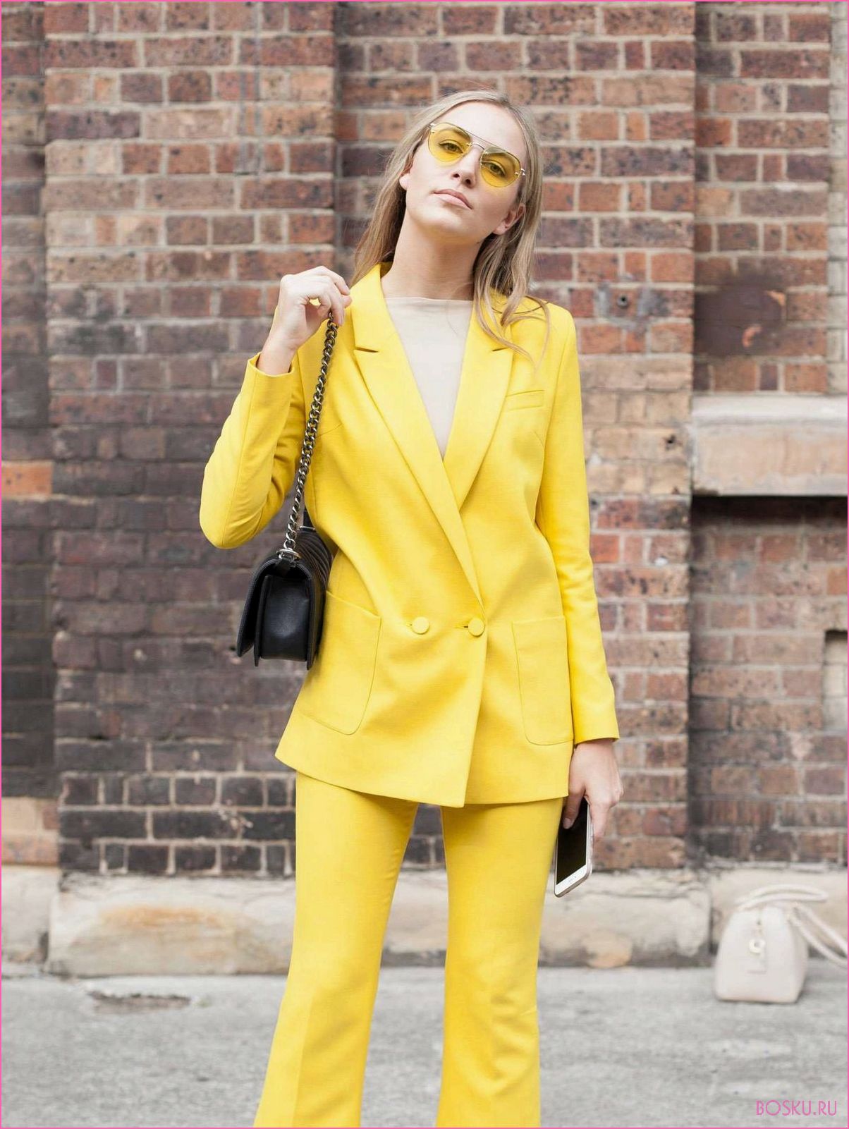 Желтый цвет в одежде: идеи образов для стильного обновления гардероба